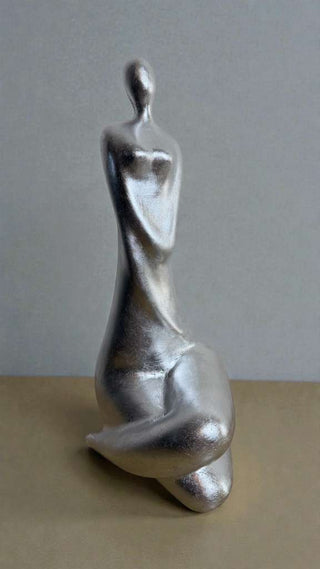 SEATED WOMAN SCULPTURE Anderson Rojas