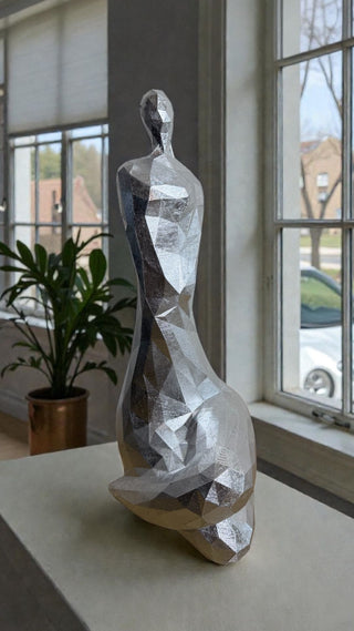 SEATED WOMAN SCULPTURE – POLY EFFECT Anderson Rojas